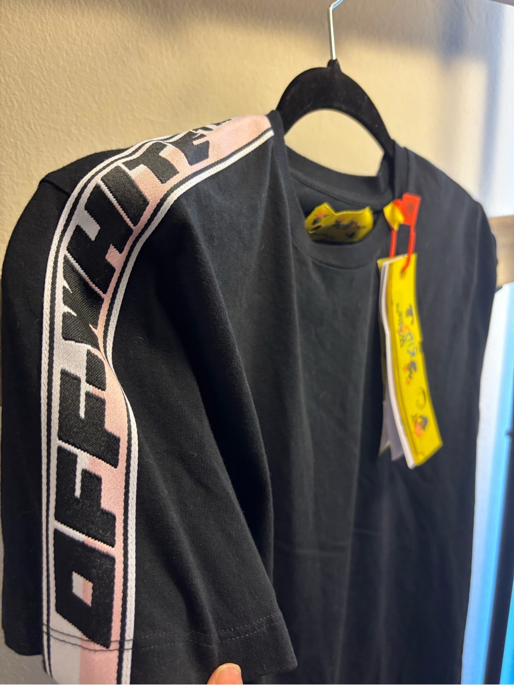 Off WHITE kids Black Kids T-Shirt with Yellow Tag